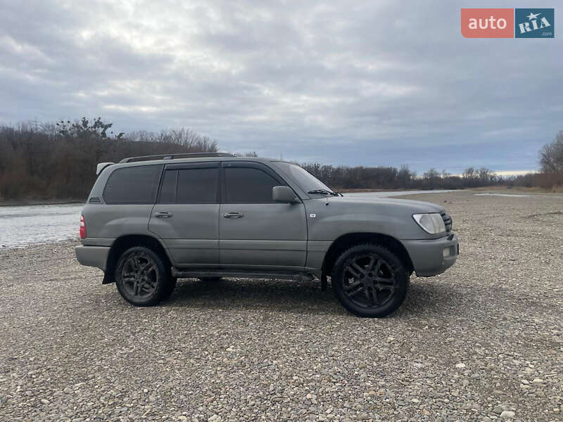 Внедорожник / Кроссовер Toyota Land Cruiser 2002 в Черновцах