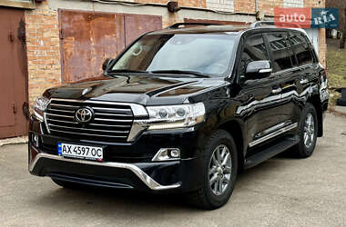 Позашляховик / Кросовер Toyota Land Cruiser 2017 в 