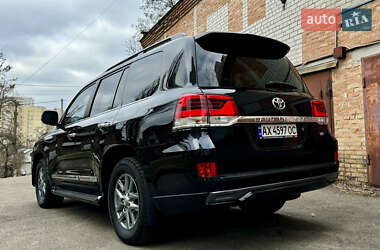 Позашляховик / Кросовер Toyota Land Cruiser 2017 в 