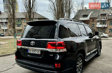 Позашляховик / Кросовер Toyota Land Cruiser 2017 в 