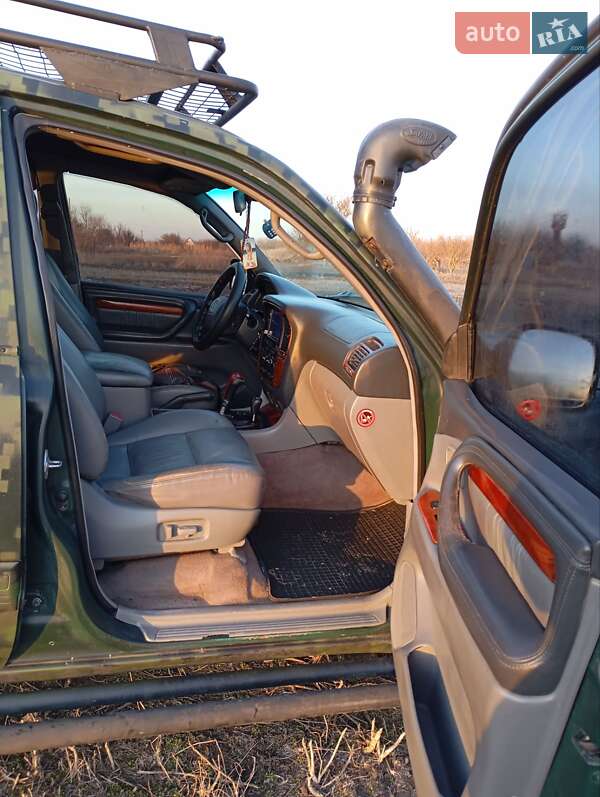 Внедорожник / Кроссовер Toyota Land Cruiser 2000 в Обухове