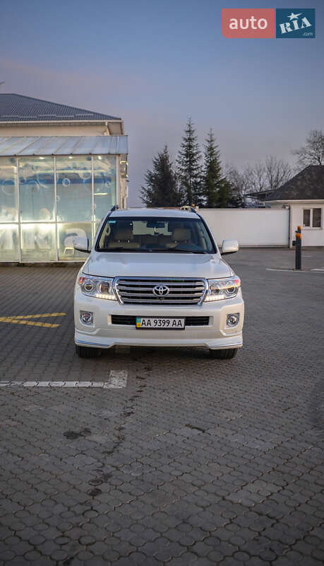 Позашляховик / Кросовер Toyota Land Cruiser 2013 в Чернівцях