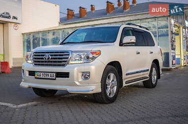 Позашляховик / Кросовер Toyota Land Cruiser 2013 в Чернівцях