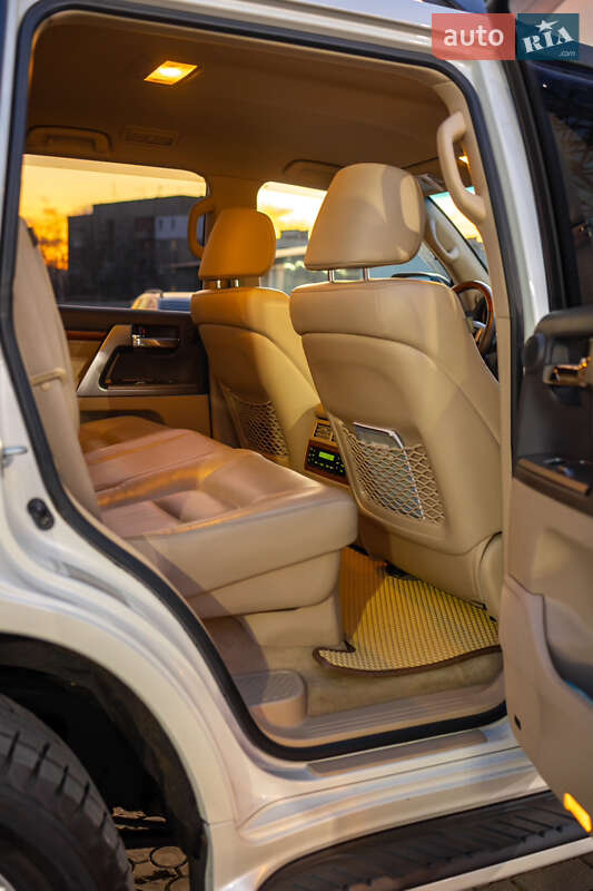 Позашляховик / Кросовер Toyota Land Cruiser 2013 в Чернівцях