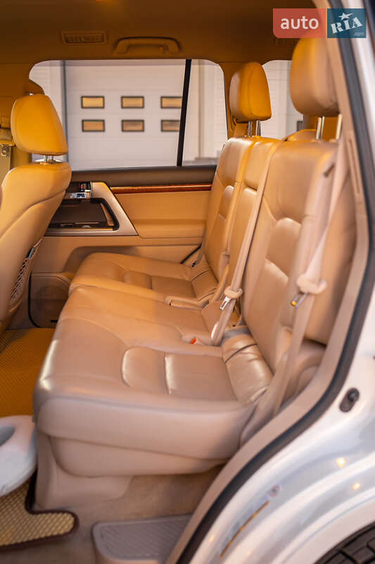 Позашляховик / Кросовер Toyota Land Cruiser 2013 в Чернівцях
