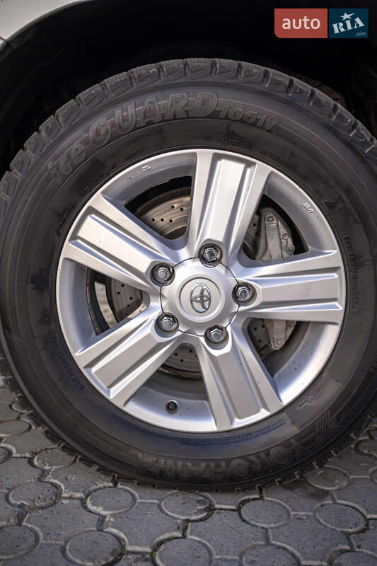 Позашляховик / Кросовер Toyota Land Cruiser 2013 в Чернівцях