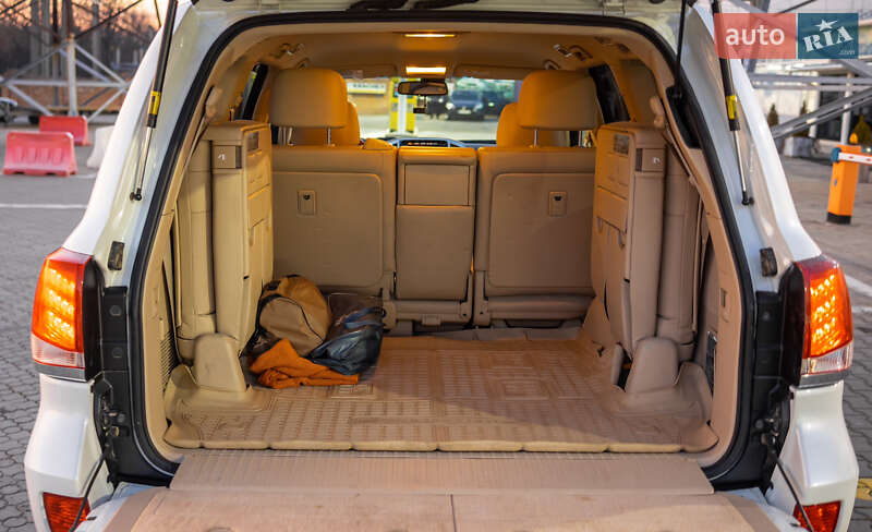 Позашляховик / Кросовер Toyota Land Cruiser 2013 в Чернівцях
