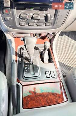 Внедорожник / Кроссовер Toyota Land Cruiser 2002 в 