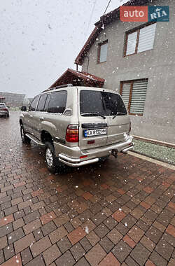 Внедорожник / Кроссовер Toyota Land Cruiser 2001 в 