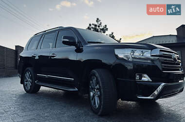 Внедорожник / Кроссовер Toyota Land Cruiser 2018 в 