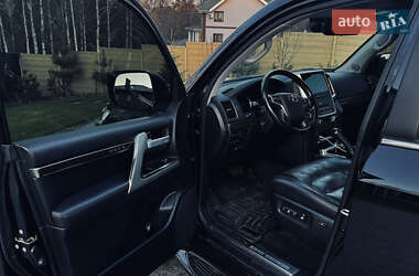 Внедорожник / Кроссовер Toyota Land Cruiser 2018 в 