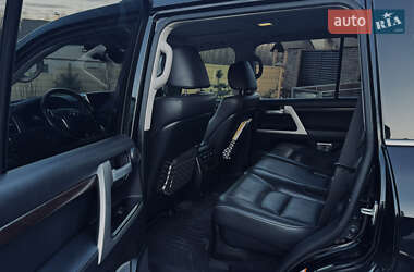 Внедорожник / Кроссовер Toyota Land Cruiser 2018 в 
