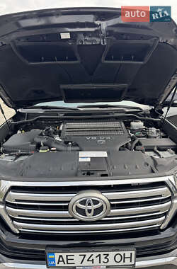 Внедорожник / Кроссовер Toyota Land Cruiser 2016 в 