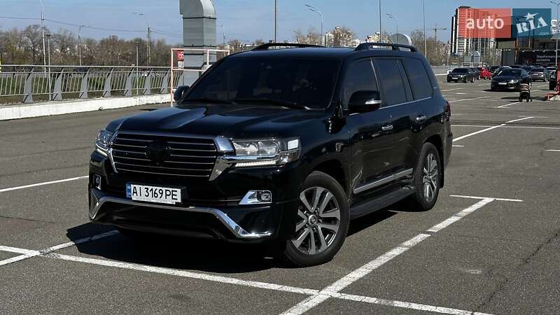Позашляховик / Кросовер Toyota Land Cruiser 2017 в 