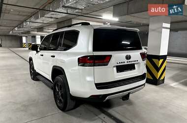 Внедорожник / Кроссовер Toyota Land Cruiser 2022 в 