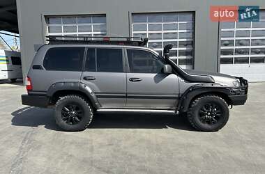 Внедорожник / Кроссовер Toyota Land Cruiser 2005 в 