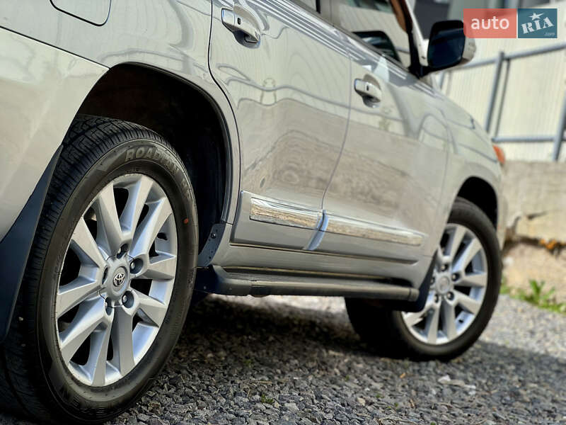 Позашляховик / Кросовер Toyota Land Cruiser 2013 в Ужгороді