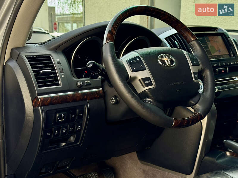 Позашляховик / Кросовер Toyota Land Cruiser 2013 в Ужгороді