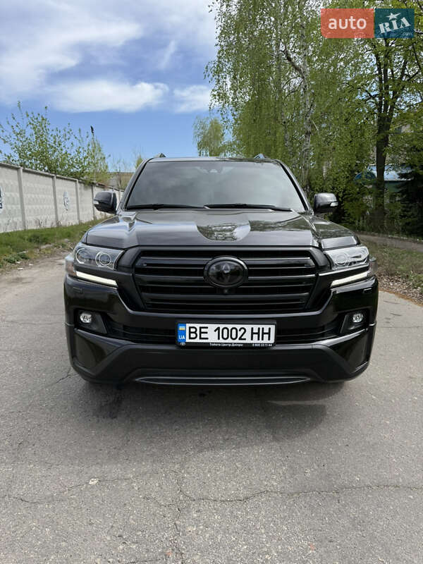Внедорожник / Кроссовер Toyota Land Cruiser 2017 в 