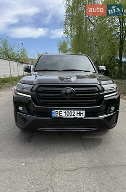 Внедорожник / Кроссовер Toyota Land Cruiser 2017 в 