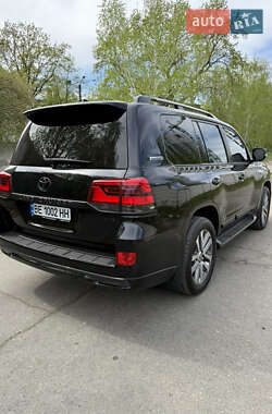 Внедорожник / Кроссовер Toyota Land Cruiser 2017 в 
