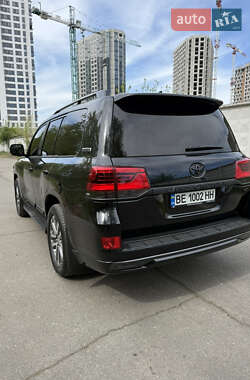 Внедорожник / Кроссовер Toyota Land Cruiser 2017 в 