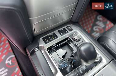 Позашляховик / Кросовер Toyota Land Cruiser 2017 в 