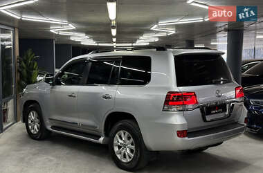Внедорожник / Кроссовер Toyota Land Cruiser 2017 в 