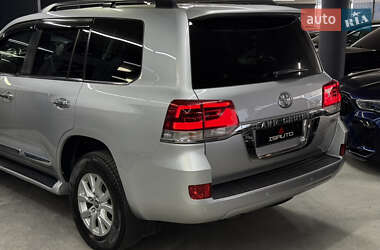 Внедорожник / Кроссовер Toyota Land Cruiser 2017 в 