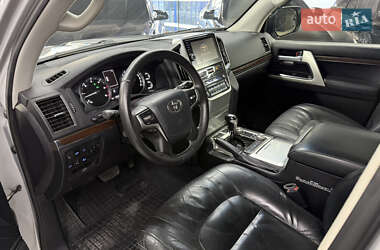 Внедорожник / Кроссовер Toyota Land Cruiser 2017 в 
