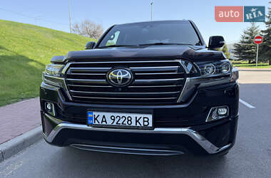 Внедорожник / Кроссовер Toyota Land Cruiser 2017 в 