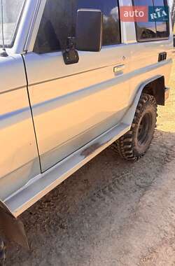 Внедорожник / Кроссовер Toyota Land Cruiser 1987 в 