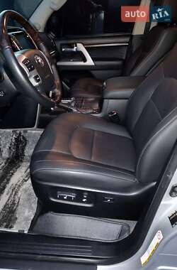 Внедорожник / Кроссовер Toyota Land Cruiser 2012 в 