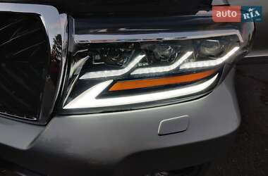 Внедорожник / Кроссовер Toyota Land Cruiser 2012 в 