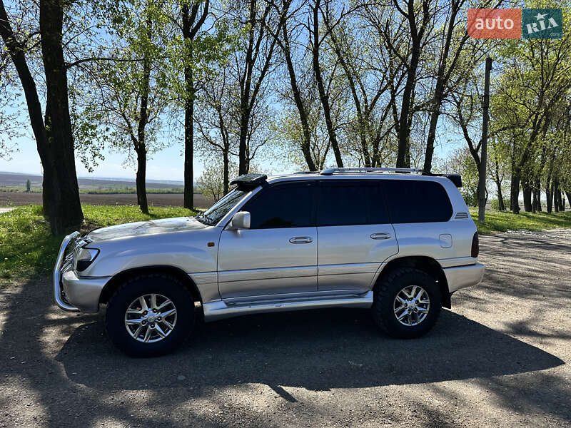 Позашляховик / Кросовер Toyota Land Cruiser 2001 в Чернівцях