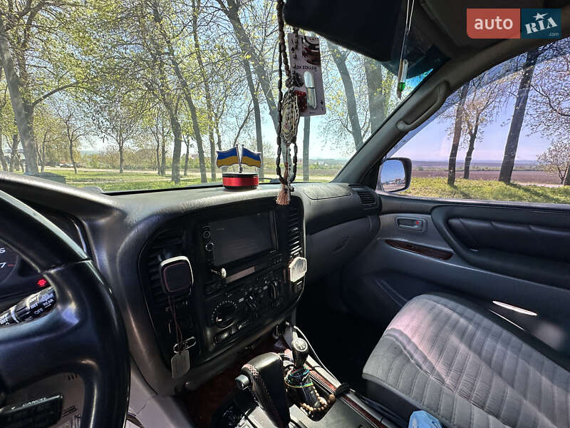 Позашляховик / Кросовер Toyota Land Cruiser 2001 в Чернівцях