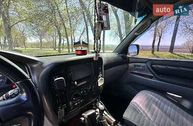 Внедорожник / Кроссовер Toyota Land Cruiser 2001 в 