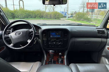 Внедорожник / Кроссовер Toyota Land Cruiser 2002 в 