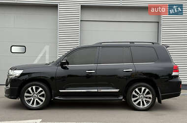 Внедорожник / Кроссовер Toyota Land Cruiser 2017 в 