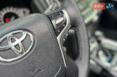 Внедорожник / Кроссовер Toyota Land Cruiser 2017 в 