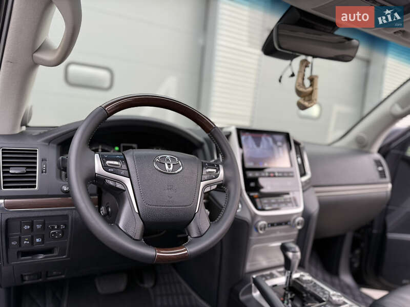 Внедорожник / Кроссовер Toyota Land Cruiser 2017 в Киеве