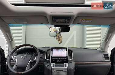 Внедорожник / Кроссовер Toyota Land Cruiser 2017 в 