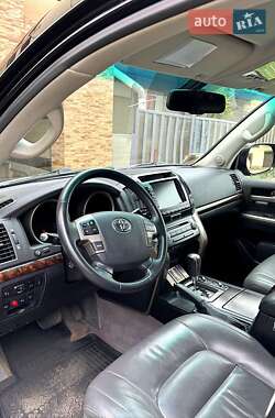 Позашляховик / Кросовер Toyota Land Cruiser 2010 в 