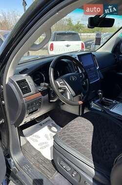 Внедорожник / Кроссовер Toyota Land Cruiser 2015 в 