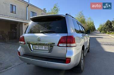 Внедорожник / Кроссовер Toyota Land Cruiser 2010 в 