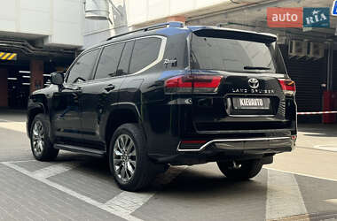 Позашляховик / Кросовер Toyota Land Cruiser 2021 в 