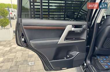 Внедорожник / Кроссовер Toyota Land Cruiser 2018 в 