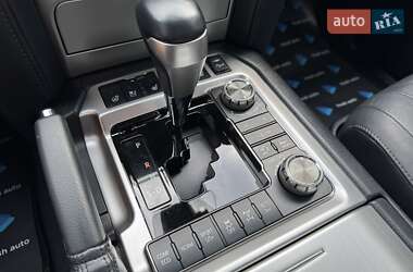 Внедорожник / Кроссовер Toyota Land Cruiser 2018 в 