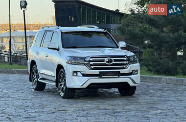 Внедорожник / Кроссовер Toyota Land Cruiser 2017 в 