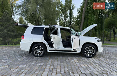 Внедорожник / Кроссовер Toyota Land Cruiser 2017 в 